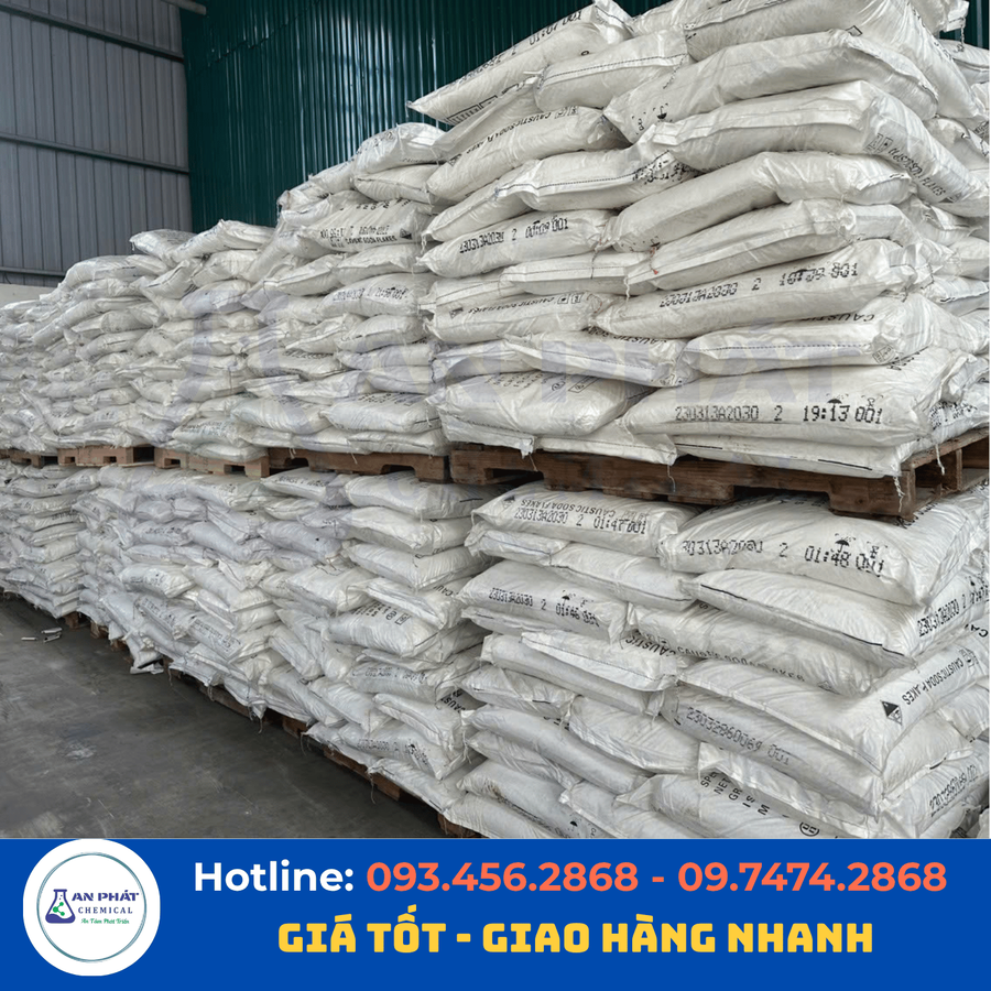 XÚT VẢY NaOH 99% – TRUNG QUỐC, 25KG/BAO
