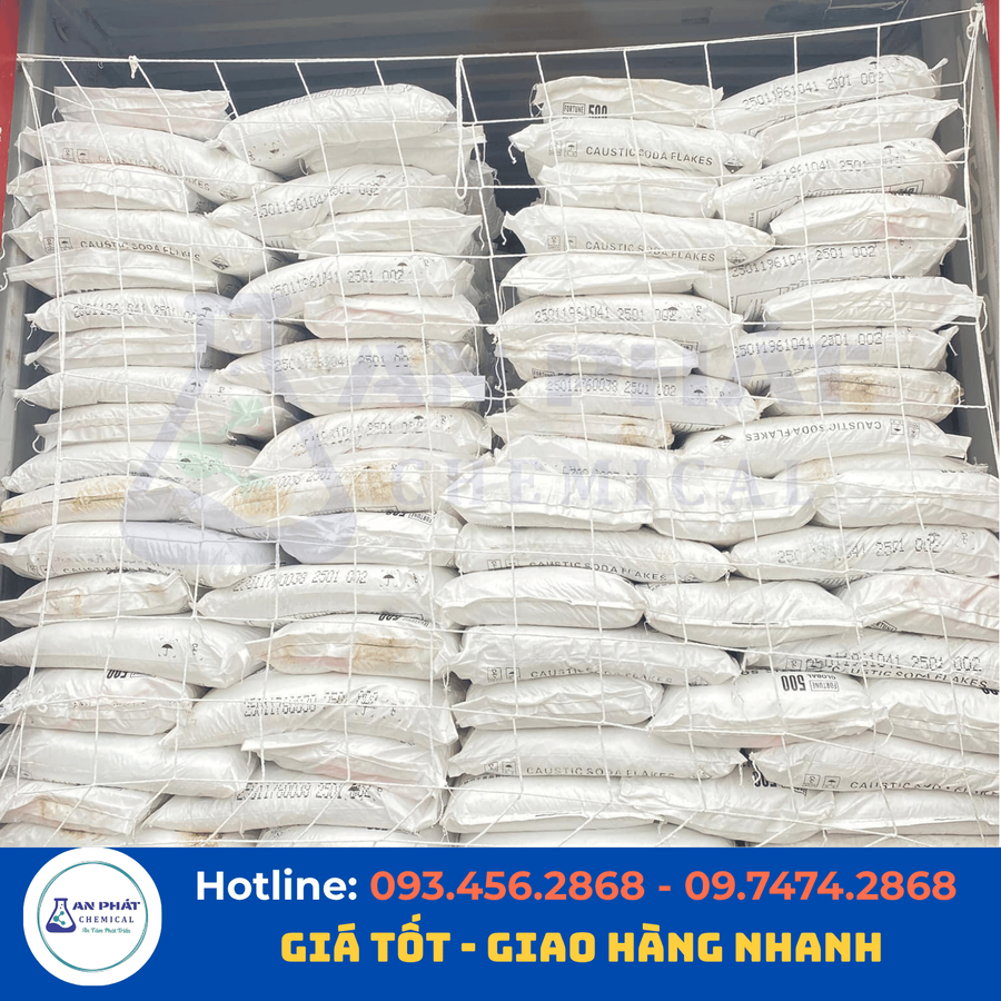 XÚT VẢY NaOH 99% – TRUNG QUỐC, 25KG/BAO
