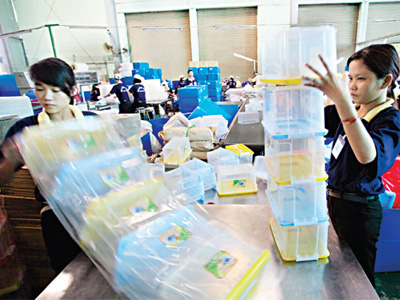 Axit HCl trong sản xuất cao su, nhựa và polymer