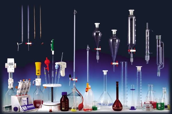 Potassium permanganate kỹ thuật và loại dùng trong phòng thí nghiệm