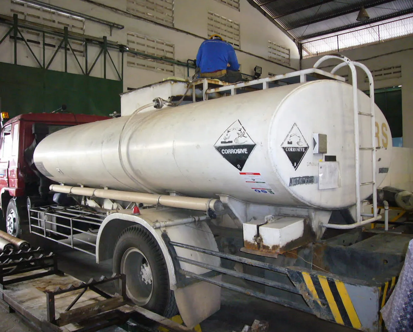 Tiếp nhận Axit HCl bằng xe bồn cần chuẩn bị những gì?