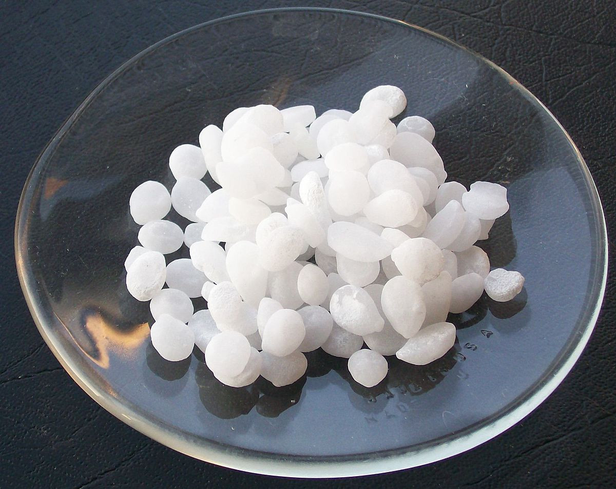 Xút NaOH hạt 99% – Đặc điểm, ứng dụng và giá bán